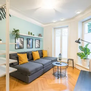 https://modern-apartment-near-aussenalster.hamburg-hotels-de.com